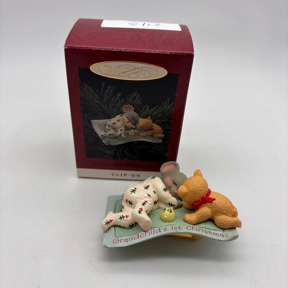 Hallmark Keepsake Grandchild's First Christmas 1994 Clip On Christmas Ornament - Picture 1 of 15